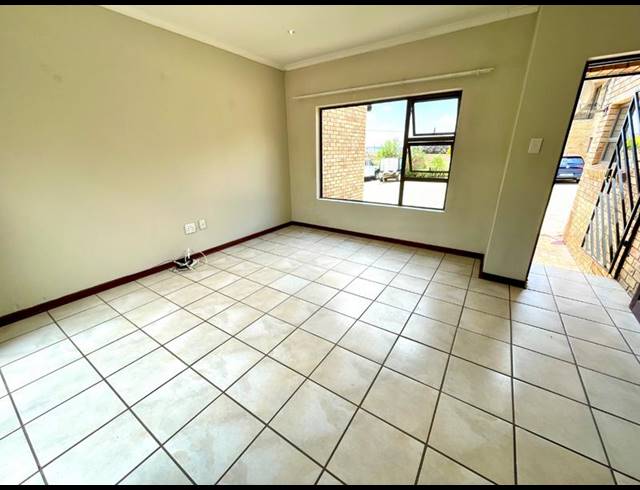 2 BEDROOM TOWNHOUSE FOR SALE IN CHANCLIFF RIDGE